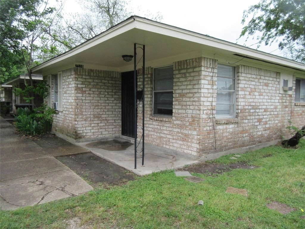 7516 Lockwood Drive, Houston, TX 77016