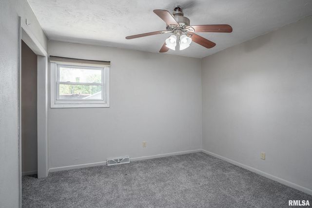 4240 4TH Avenue, East Moline, IL 61244