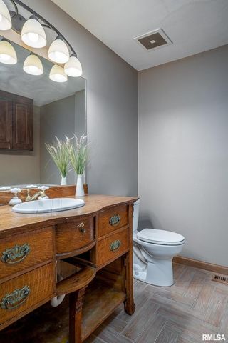 4240 4TH Avenue, East Moline, IL 61244