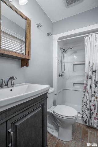 4240 4TH Avenue, East Moline, IL 61244