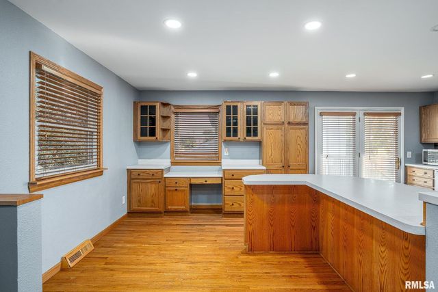 4240 4TH Avenue, East Moline, IL 61244