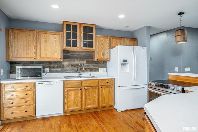 4240 4TH Avenue, East Moline, IL 61244