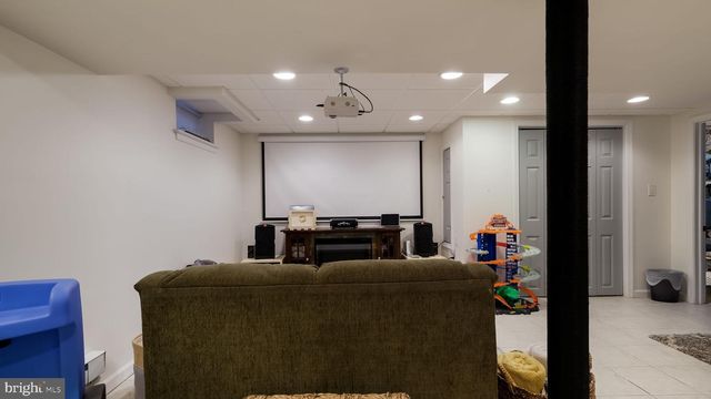 537 WHITFORD CIR, Telford, PA 18969