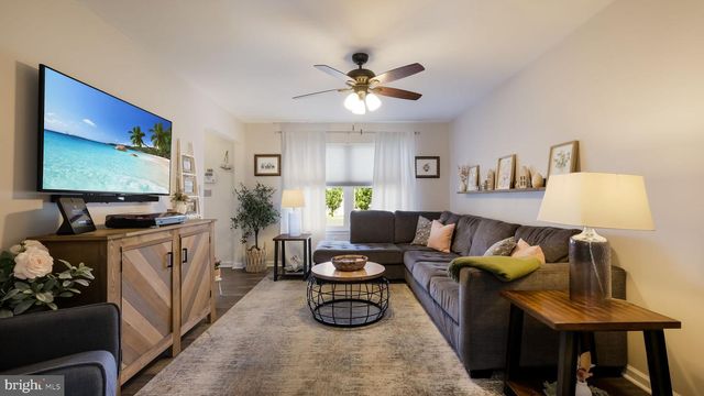 537 WHITFORD CIR, Telford, PA 18969