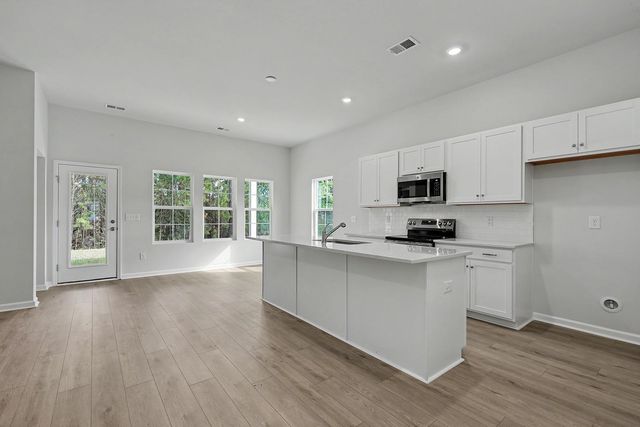 1137 Hainer Place Dr, Conway, SC 29526