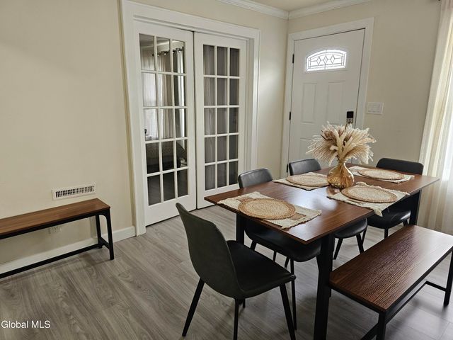 489 Grooms Road B, Clifton Park, NY 12065