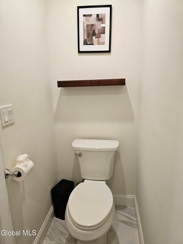 489 Grooms Road B, Clifton Park, NY 12065