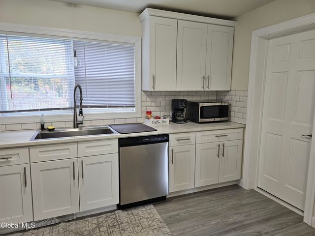 489 Grooms Road B, Clifton Park, NY 12065