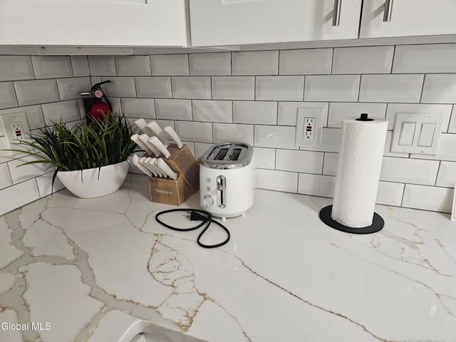 489 Grooms Road B, Clifton Park, NY 12065