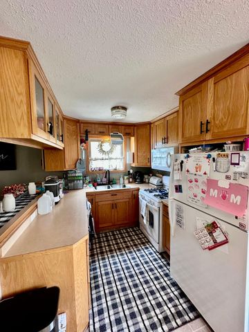1455 Adams Street S, Cambridge, MN 55008