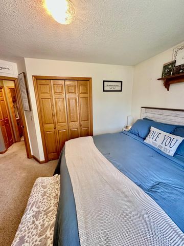 1455 Adams Street S, Cambridge, MN 55008