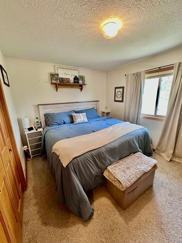 1455 Adams Street S, Cambridge, MN 55008