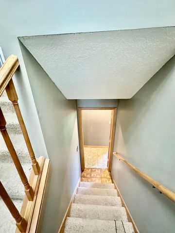 1455 Adams Street S, Cambridge, MN 55008
