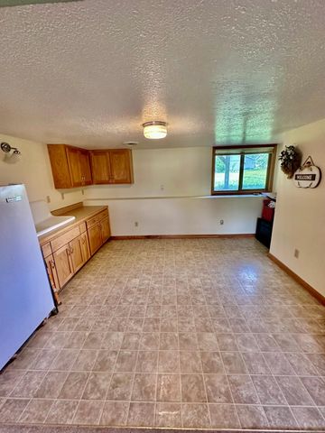 1455 Adams Street S, Cambridge, MN 55008