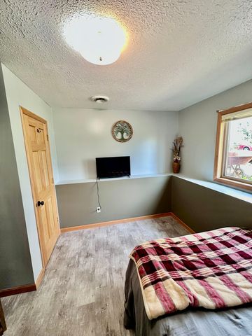 1455 Adams Street S, Cambridge, MN 55008