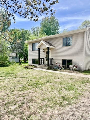 1455 Adams Street S, Cambridge, MN 55008