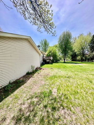 1455 Adams Street S, Cambridge, MN 55008