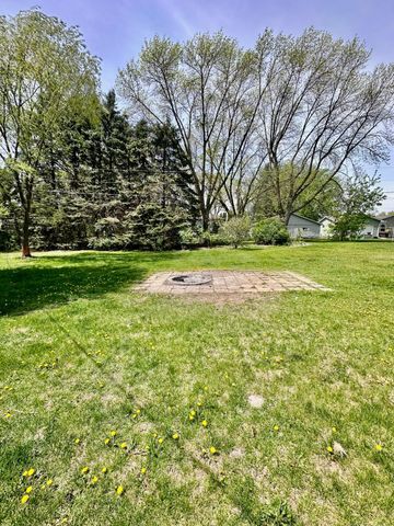 1455 Adams Street S, Cambridge, MN 55008