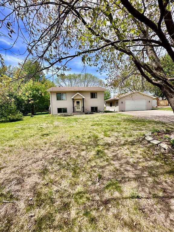 1455 Adams Street S, Cambridge, MN 55008