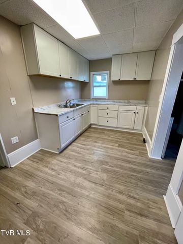 822 Mapleoak Lane, Kingsport, TN 37660