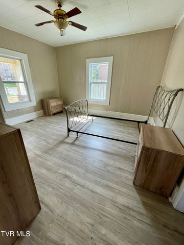 822 Mapleoak Lane, Kingsport, TN 37660