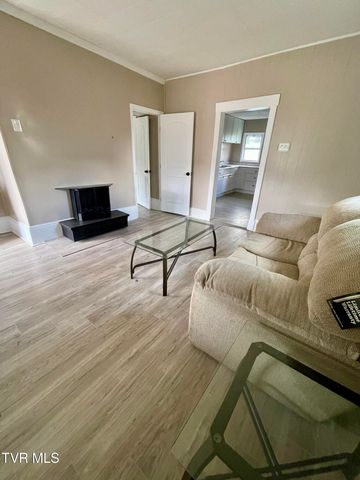 822 Mapleoak Lane, Kingsport, TN 37660