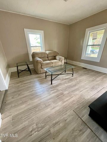 822 Mapleoak Lane, Kingsport, TN 37660