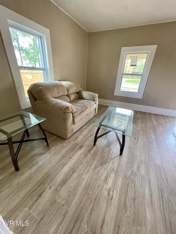 822 Mapleoak Lane, Kingsport, TN 37660