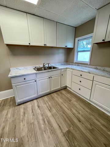 822 Mapleoak Lane, Kingsport, TN 37660