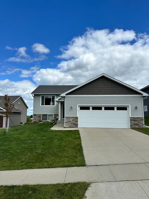 4718 Alan Lane NW, Rochester, MN 55901