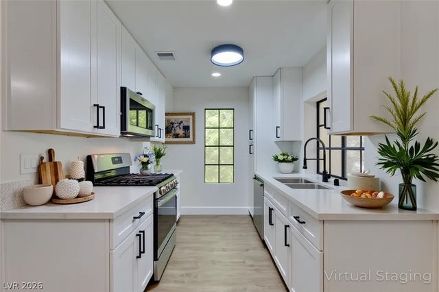 4805 South Torrey Pines Drive 201, Las Vegas, NV 89103