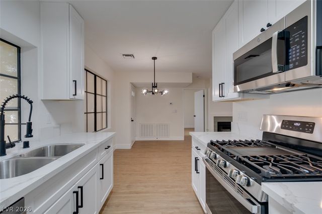 4805 South Torrey Pines Drive 201, Las Vegas, NV 89103