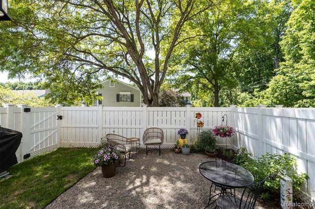 42126 Pellston Drive, Northville, MI 48167