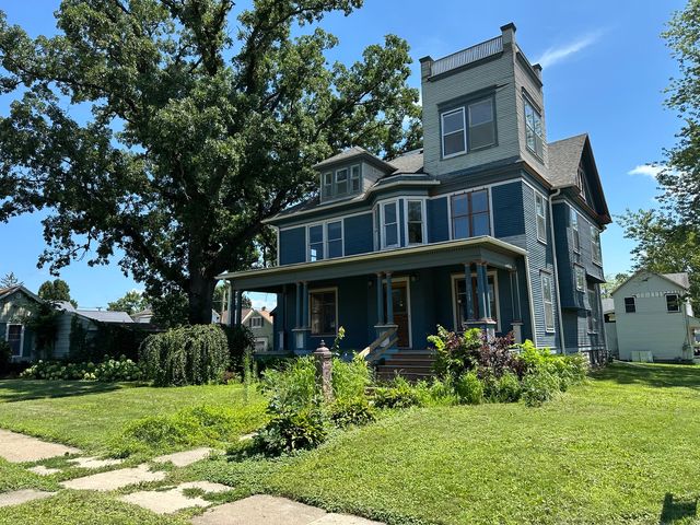 210 S Genesee Street, Morrison, IL 61270