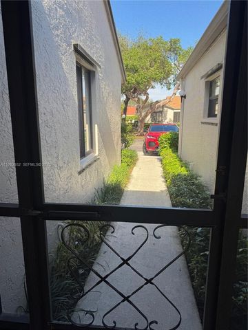 8200 Whispering Palm Dr F, Boca Raton, FL 33496