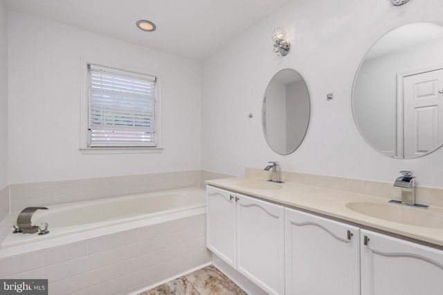 18506 CARRIAGE WALK CIR, Gaithersburg, MD 20879