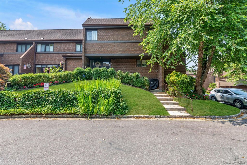 21 Spring Hollow, Roslyn, NY 11576
