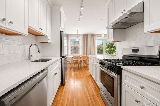 91 Van Cortlandt Avenue W 6E, Bronx, NY 10463