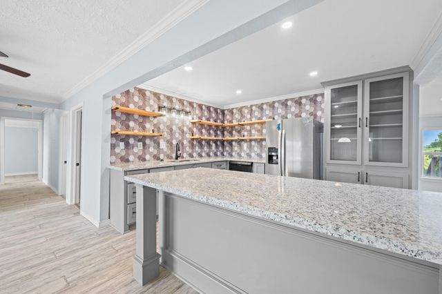 2534 Bastrop, Angleton, TX 77515