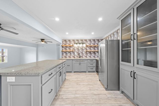 2534 Bastrop, Angleton, TX 77515