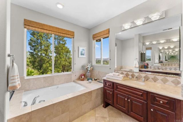 1334 Emeraude Glen, Escondido, CA 92029