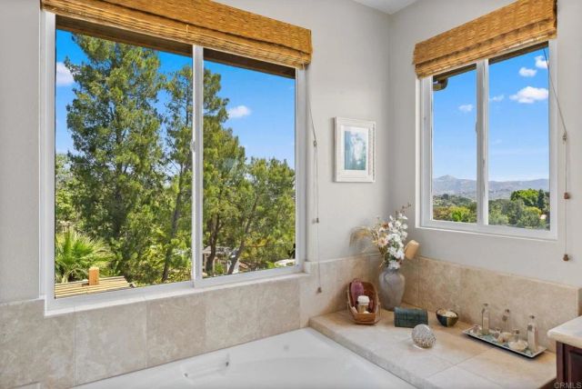 1334 Emeraude Glen, Escondido, CA 92029