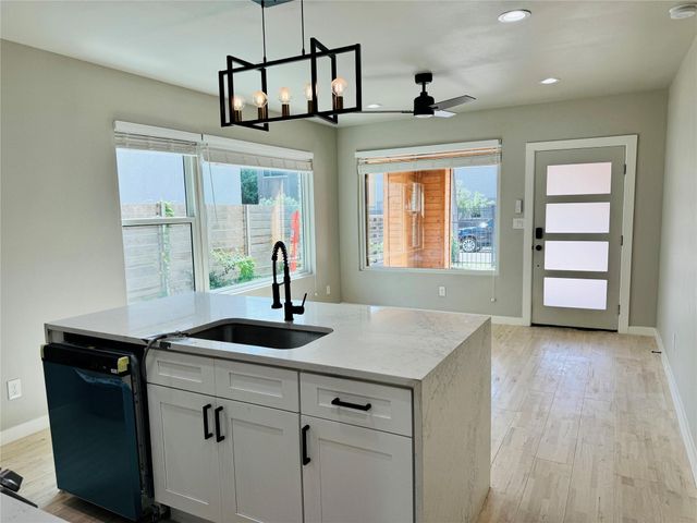 4609 Virginia Avenue 102, Dallas, TX 75204