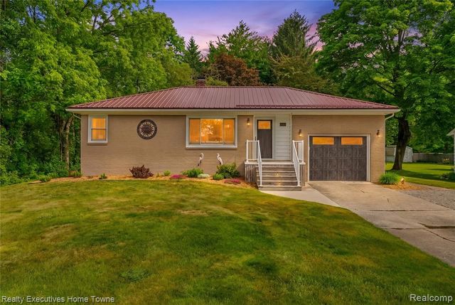 2640 Huckleberry Lane, Port Huron, MI 48060