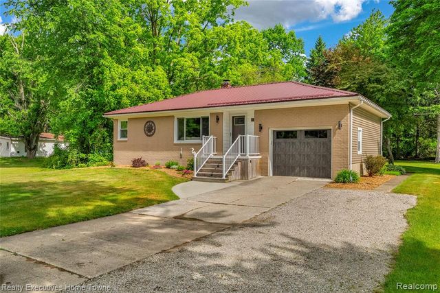 2640 Huckleberry Lane, Port Huron, MI 48060