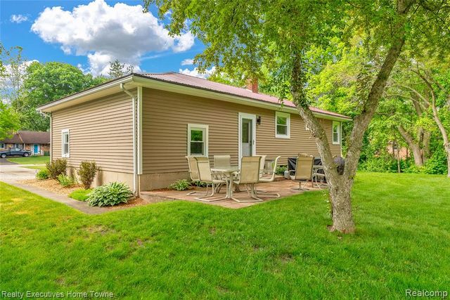 2640 Huckleberry Lane, Port Huron, MI 48060
