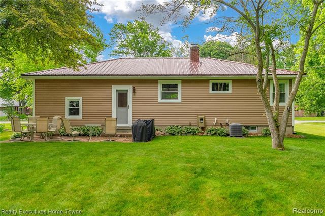 2640 Huckleberry Lane, Port Huron, MI 48060