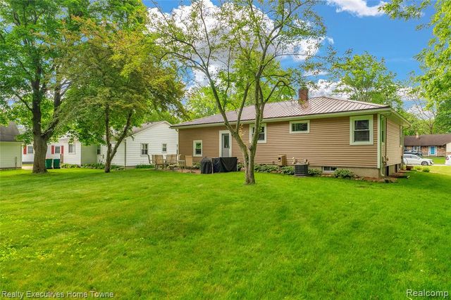 2640 Huckleberry Lane, Port Huron, MI 48060