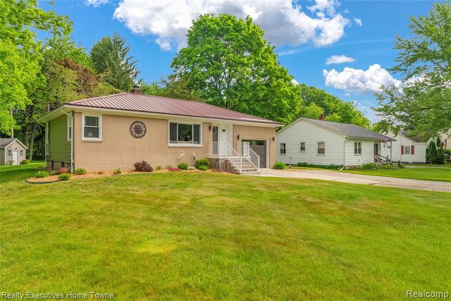 2640 Huckleberry Lane, Port Huron, MI 48060