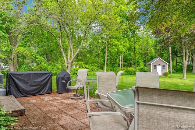 2640 Huckleberry Lane, Port Huron, MI 48060